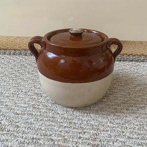 VINTAGE LARGE CERAMIC JAR FOR STORAGE OR COOKING HONEY POT SHAPE